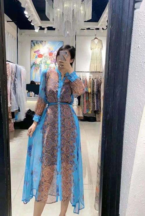 南油服裝批發(fā)市場(chǎng)的“十拿九補(bǔ)”爆款策略探秘